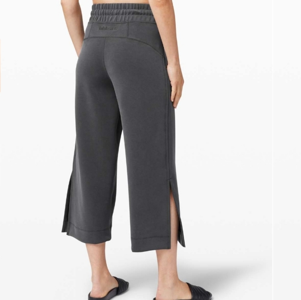 Soft Ambitions High Rise Crop Graphite Grey